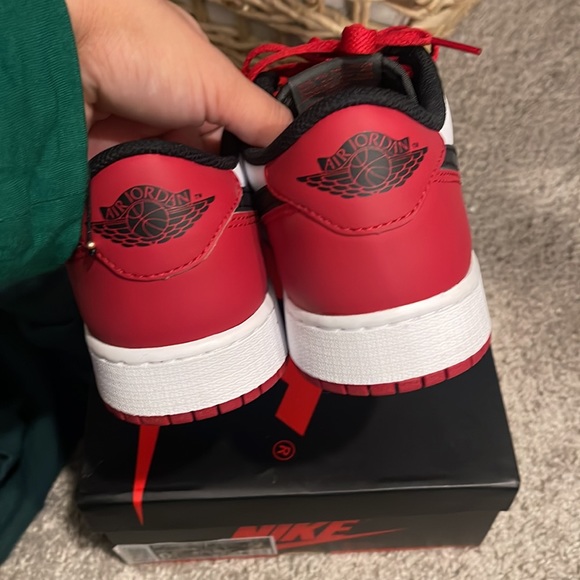 Jordan 1 retro low OG - Picture 2 of 5
